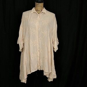 💥5/$25 Zara Basics sz M Top Ivory Button Up 3/4 Sleeve High Low Floral Eyelet